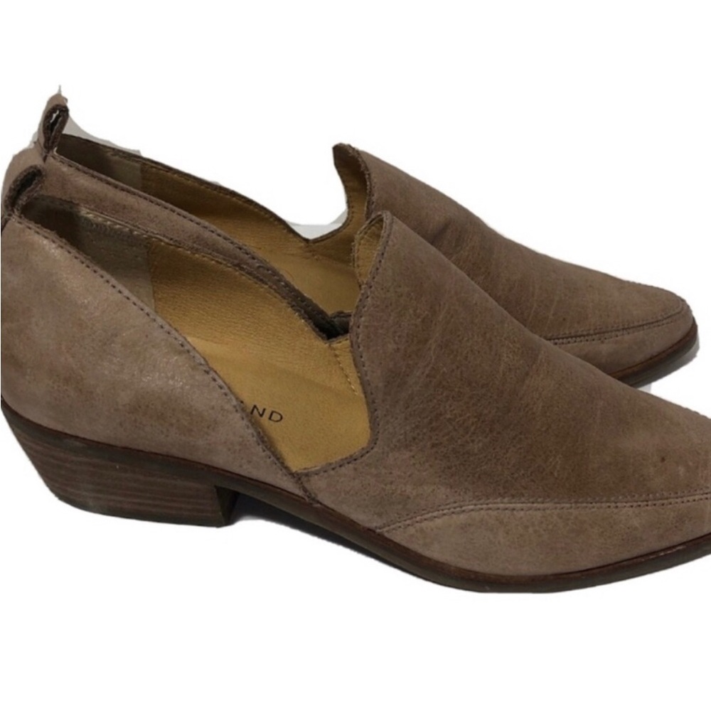 Lucky Brand leather ankle cut out loafers. Size 8.